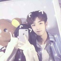 吃瓜网红头像情侣动漫,动漫头像中的甜蜜碰撞